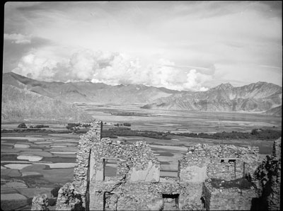 Ruins of fort near Chushul, view of Kyichu valley