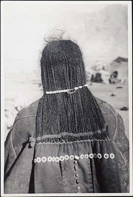 Horpa woman showing hair and textile hair extension