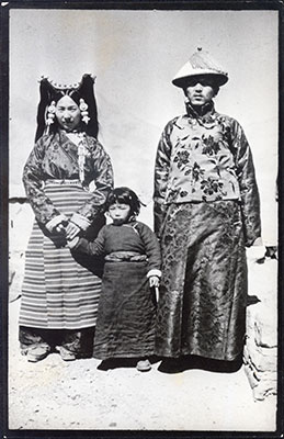 Tendong Dzongpon and family