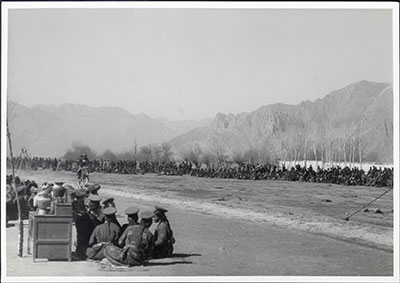 Riders and spectators at Dzonggyap shambe