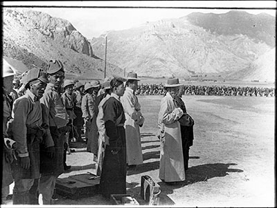 Soldiers and officials outside Lhasa