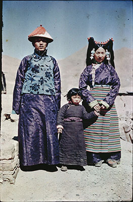 Tendong Dzongpon and family