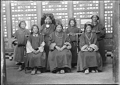 Women from Po country, southern Tibet