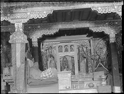 Altar in Shide Monastery