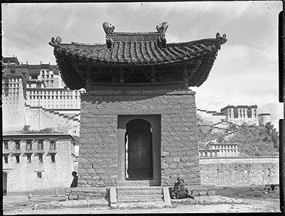 Chinese building in Potala Sho with inscription pillar