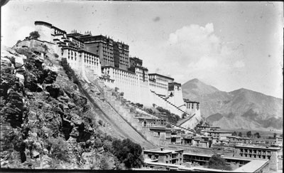 Potala seen from the Pargo Kaling