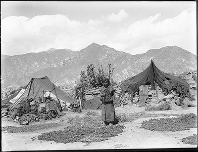 Beggars' tents, Lhasa