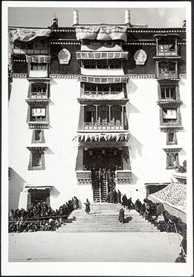 Eastern courtyard of the Potala during Gutor
