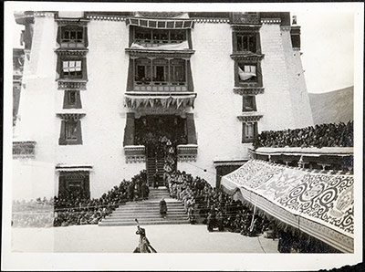 Black hat dancers in the Potala at the time of Gutor