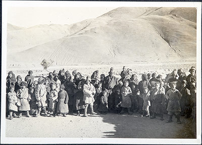 Group of Tibetan men, women and children