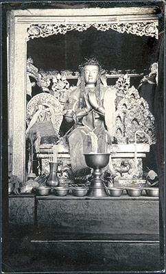Statue with votive offerings at Gyantse