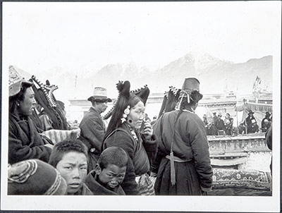 Men, women and children on a roof in Lhasa