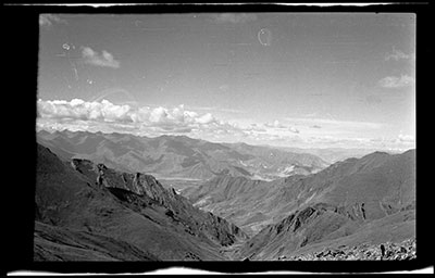 Mountain ranges from Kamba La pass