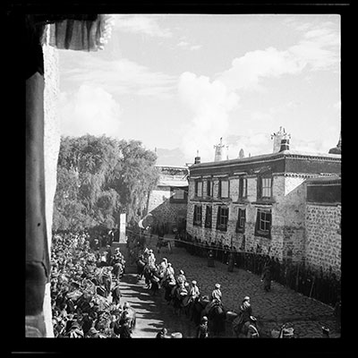 Procession of the Dalai Lama's entrance to Lhasa