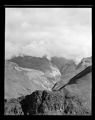 Mountain pass, Shong La, above Sras valley