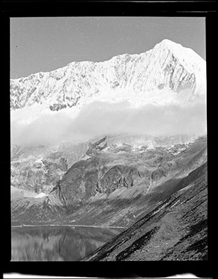 Pemaling Tso lake and Mt Chenrezi in the Kula Gangri