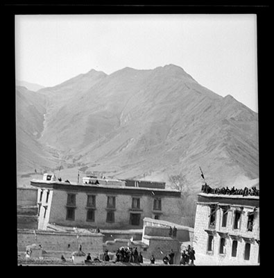 People on rooftops in Lhasa watching the Monla Torgya Chenmo