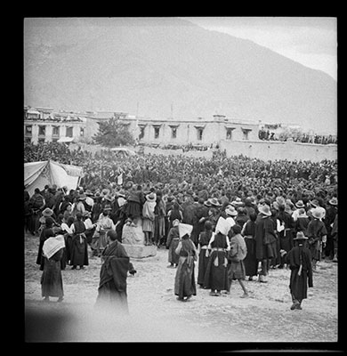 Crowds at the Torgyag chenpo in Lhasa
