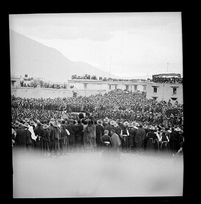 Crowds at the Torgyag chenpo in Lhasa
