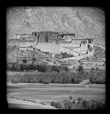 Potala from the south taken with a telephoto lens