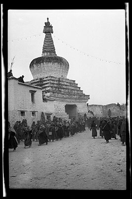 Monks passing Western Gate at Sertreng festival