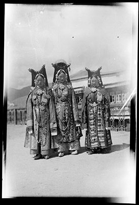 Three Yaso maids of honour
