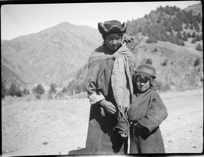 Woman and child at Yatung