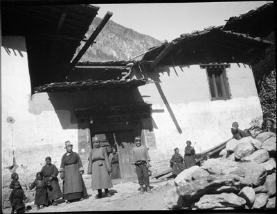 Yatung Oracle and his family at Galingka