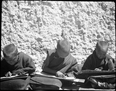 Young monks reading, Gyantse dzong