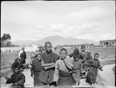 Crowd at Gyantse Gun and Arrow competition