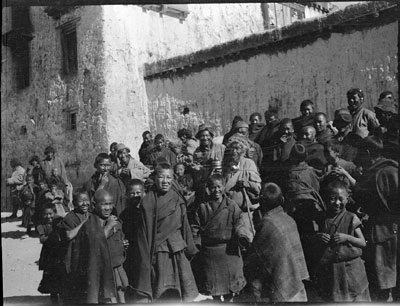 A crowd of young monks and lay people at Gyantse