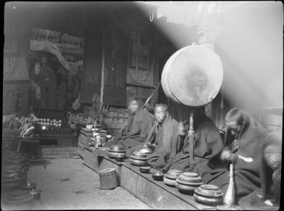 Ceremony inside a monastery, Gyantse