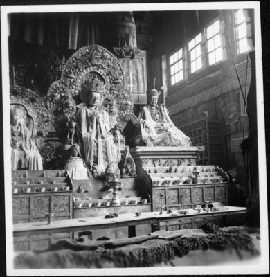 Main altar in Sakya monastery