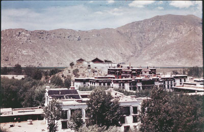 Kundeling monastery with Gesar Lhakhang