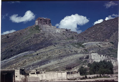 Lhundrup dzong north of the Phenpo valley
