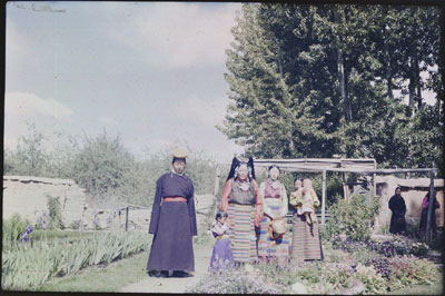 Lhalu Lhacham and family members at Dekyi Lingka