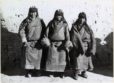 Three nomad girls